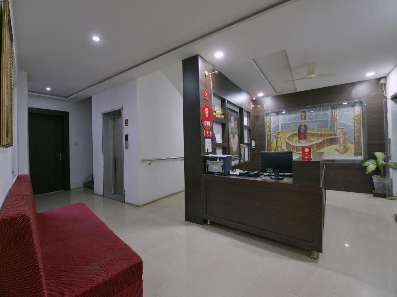 Oyo 9969 Hotel Kshipra Dham Uddzsaín Kültér fotó