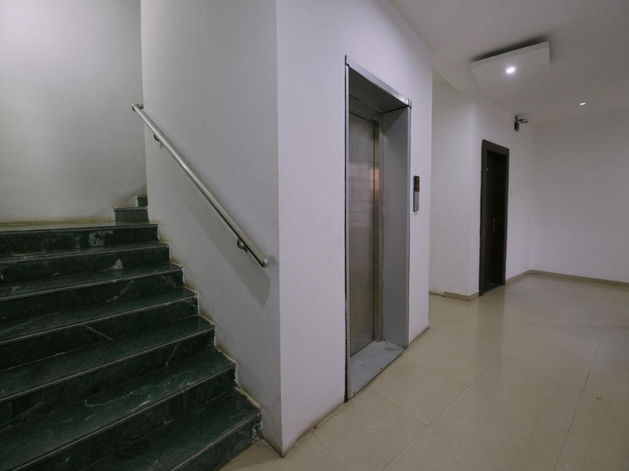 Oyo 9969 Hotel Kshipra Dham Uddzsaín Kültér fotó