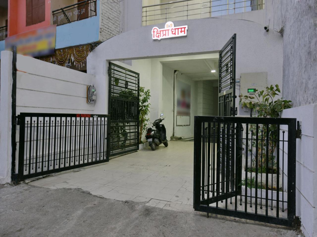 Oyo 9969 Hotel Kshipra Dham Uddzsaín Kültér fotó