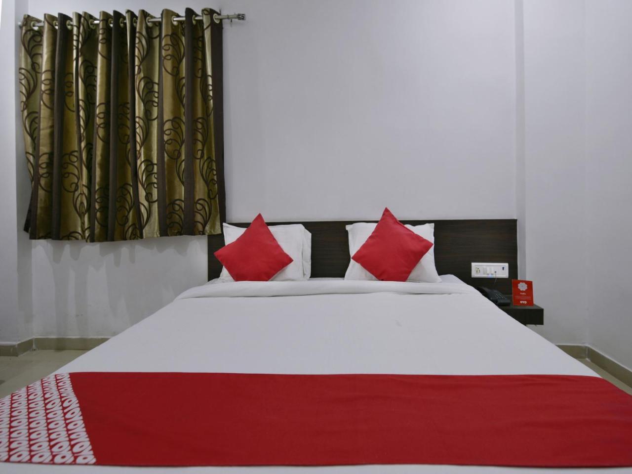 Oyo 9969 Hotel Kshipra Dham Uddzsaín Kültér fotó