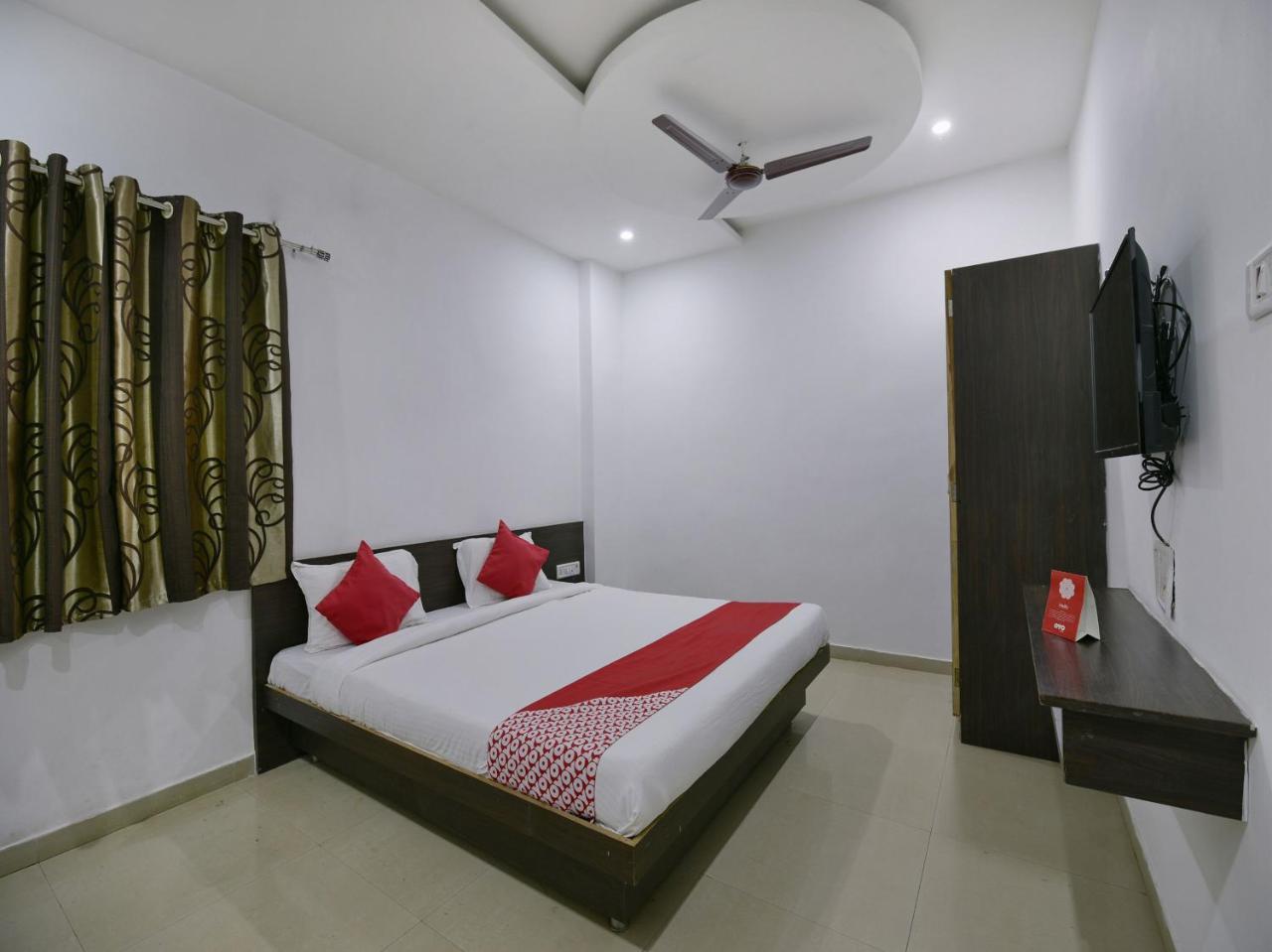 Oyo 9969 Hotel Kshipra Dham Uddzsaín Kültér fotó