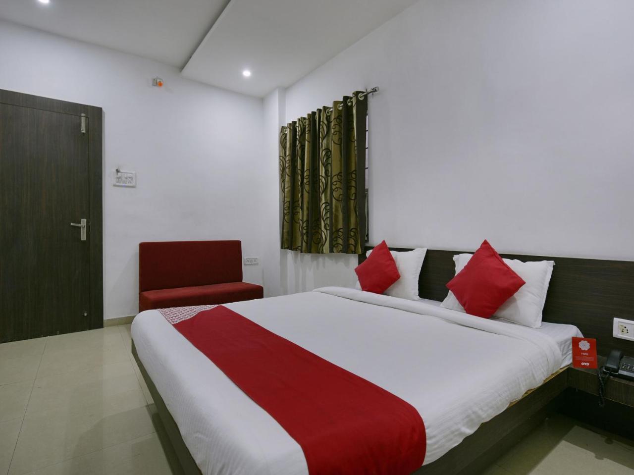 Oyo 9969 Hotel Kshipra Dham Uddzsaín Kültér fotó