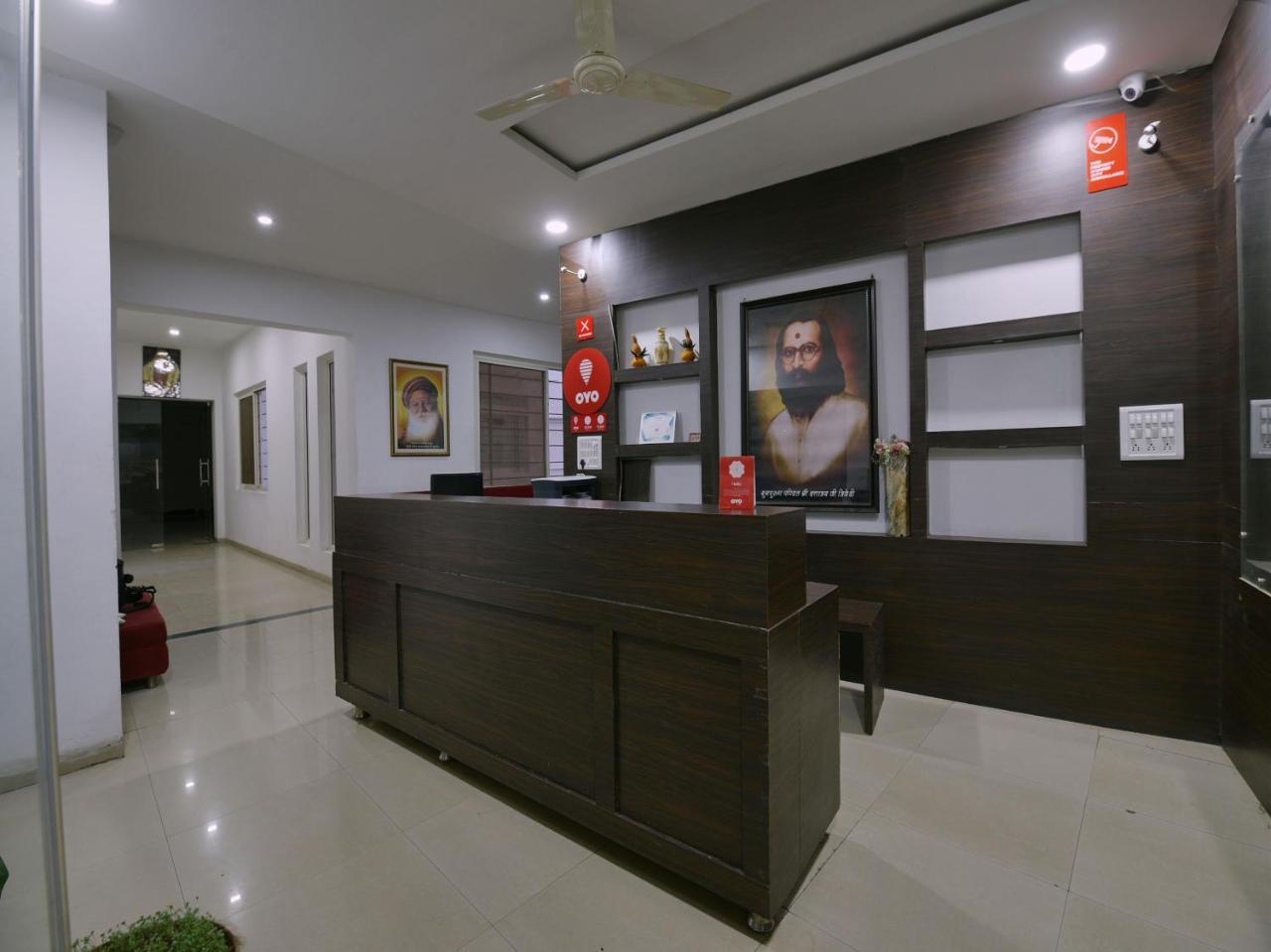 Oyo 9969 Hotel Kshipra Dham Uddzsaín Kültér fotó