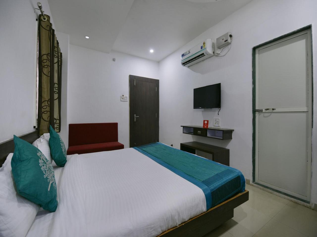Oyo 9969 Hotel Kshipra Dham Uddzsaín Kültér fotó