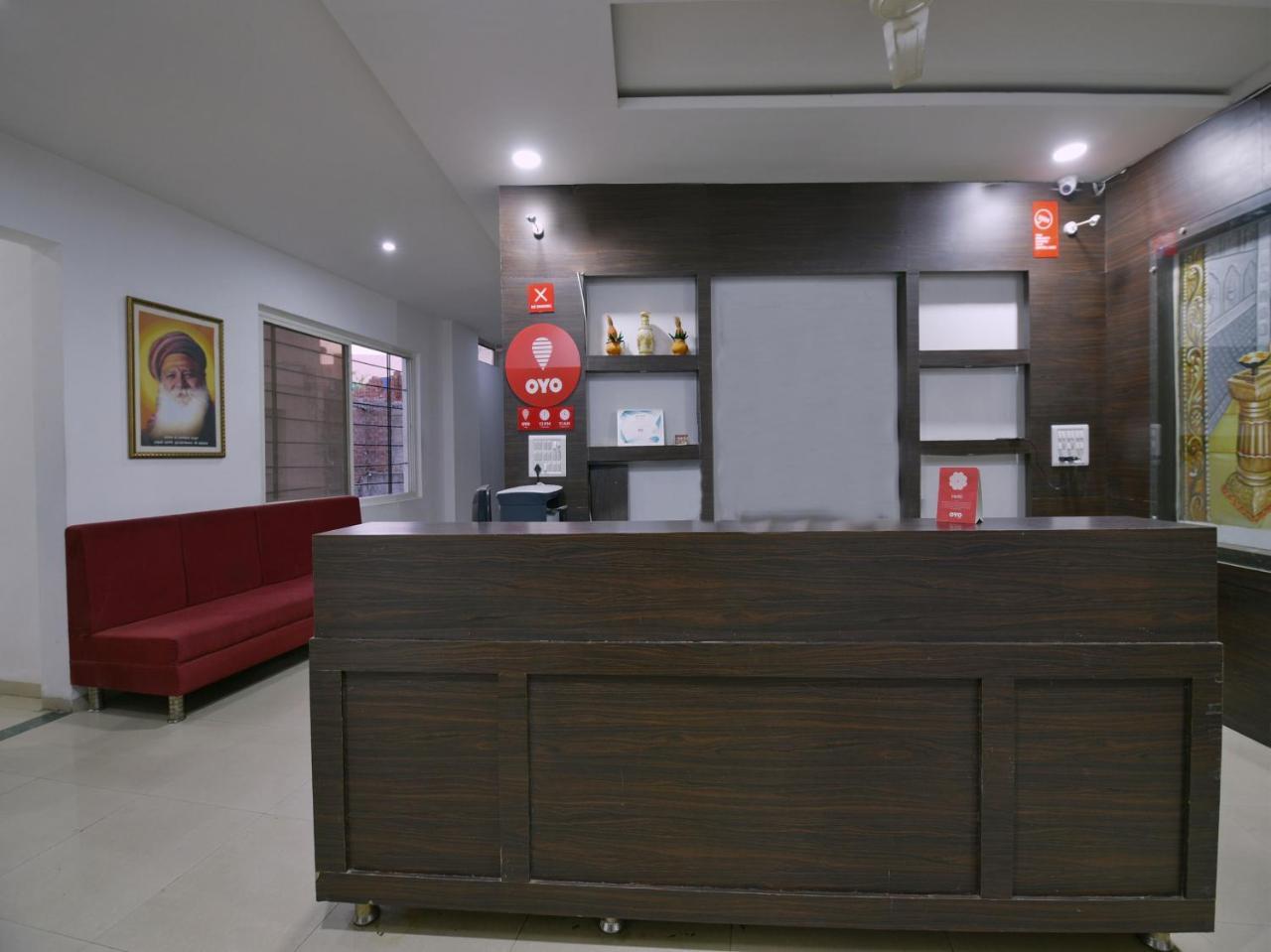Oyo 9969 Hotel Kshipra Dham Uddzsaín Kültér fotó