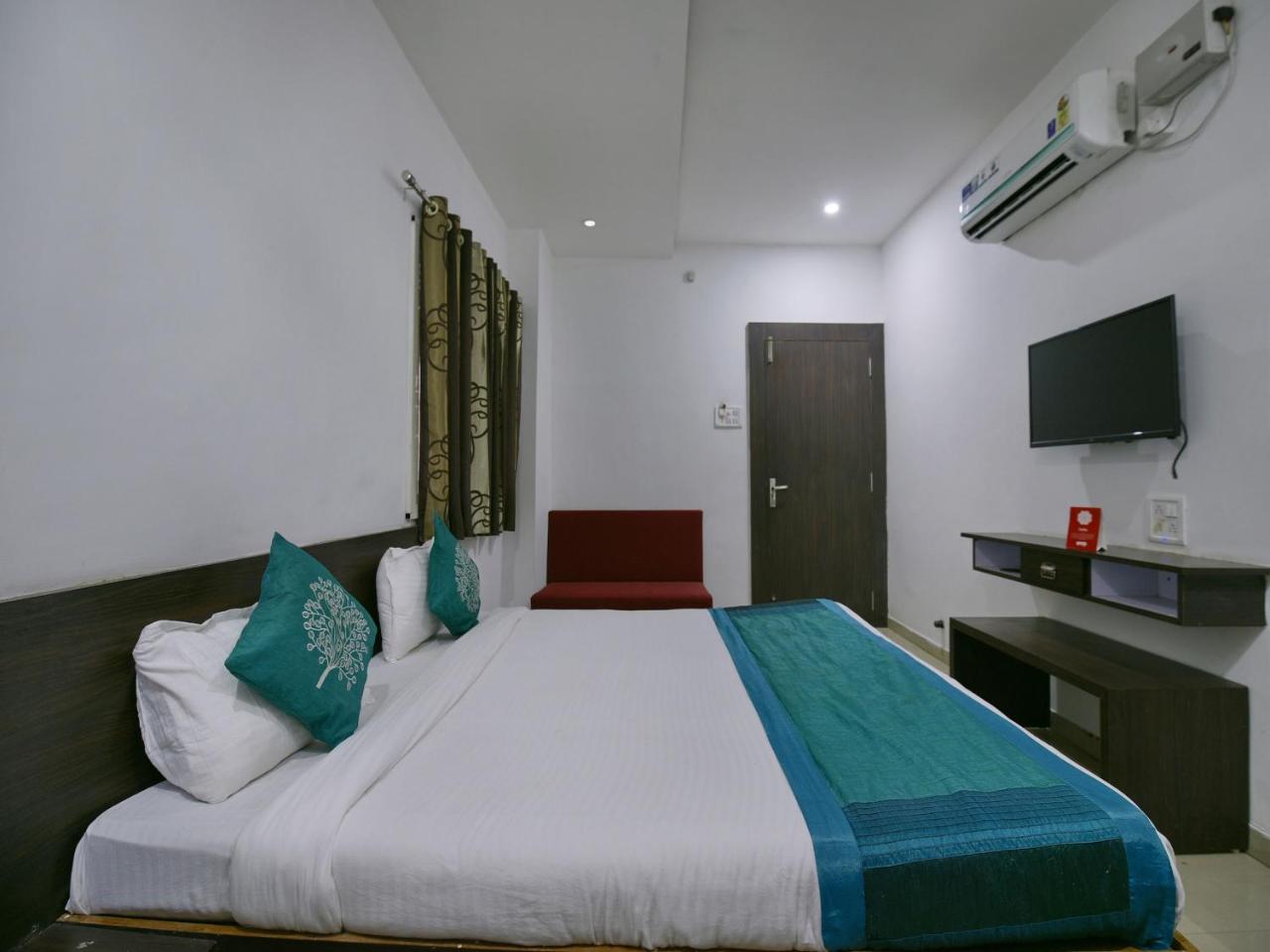 Oyo 9969 Hotel Kshipra Dham Uddzsaín Kültér fotó