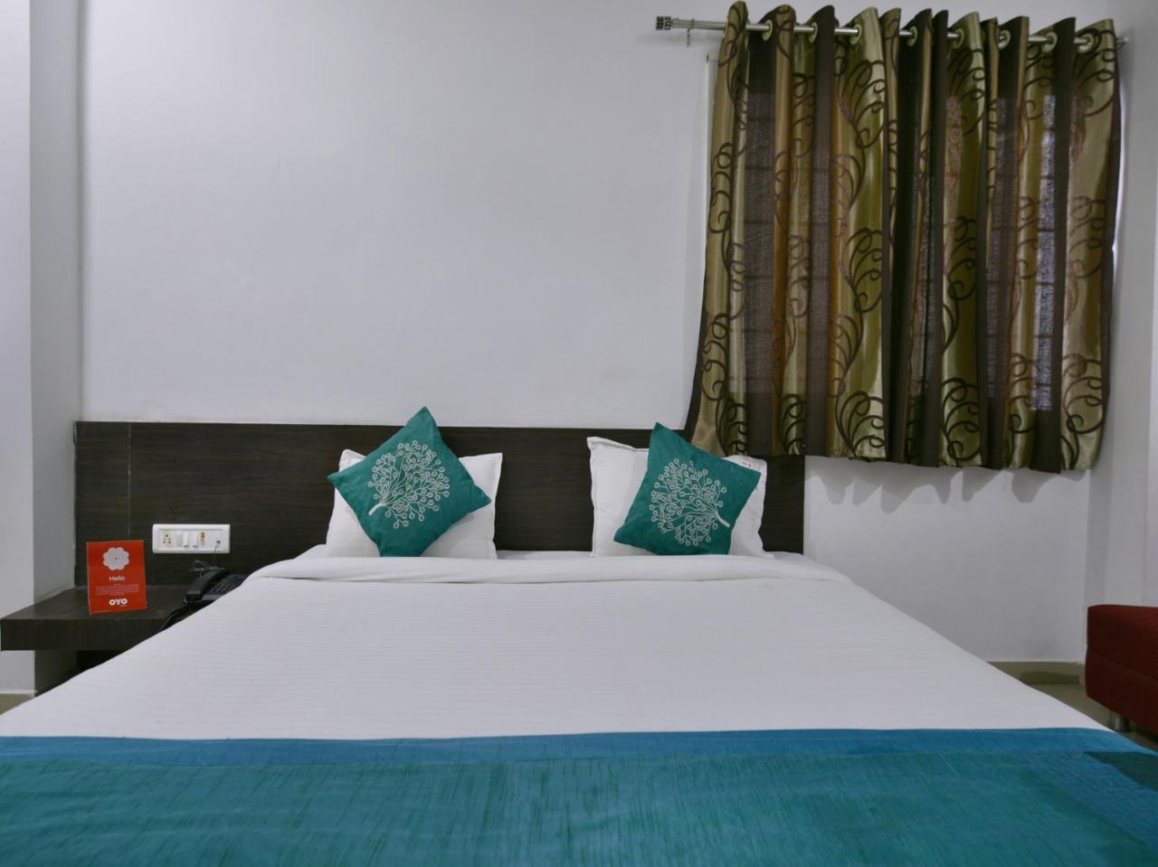 Oyo 9969 Hotel Kshipra Dham Uddzsaín Kültér fotó