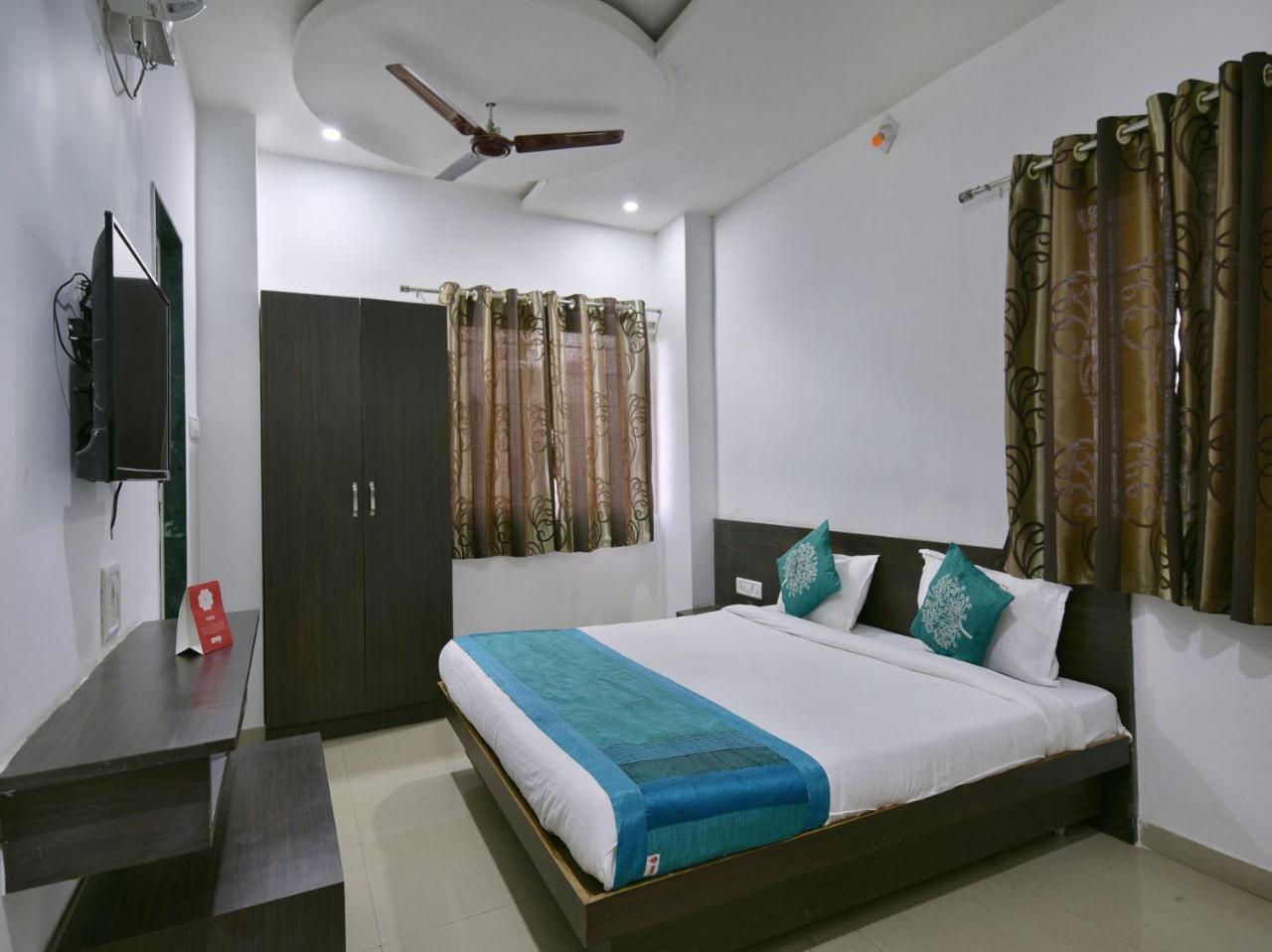 Oyo 9969 Hotel Kshipra Dham Uddzsaín Kültér fotó