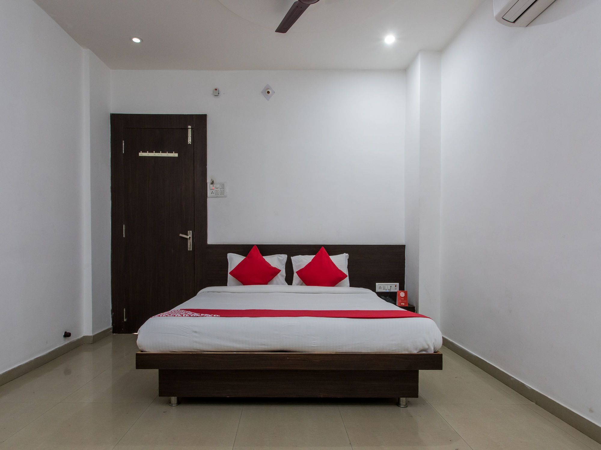 Oyo 9969 Hotel Kshipra Dham Uddzsaín Kültér fotó
