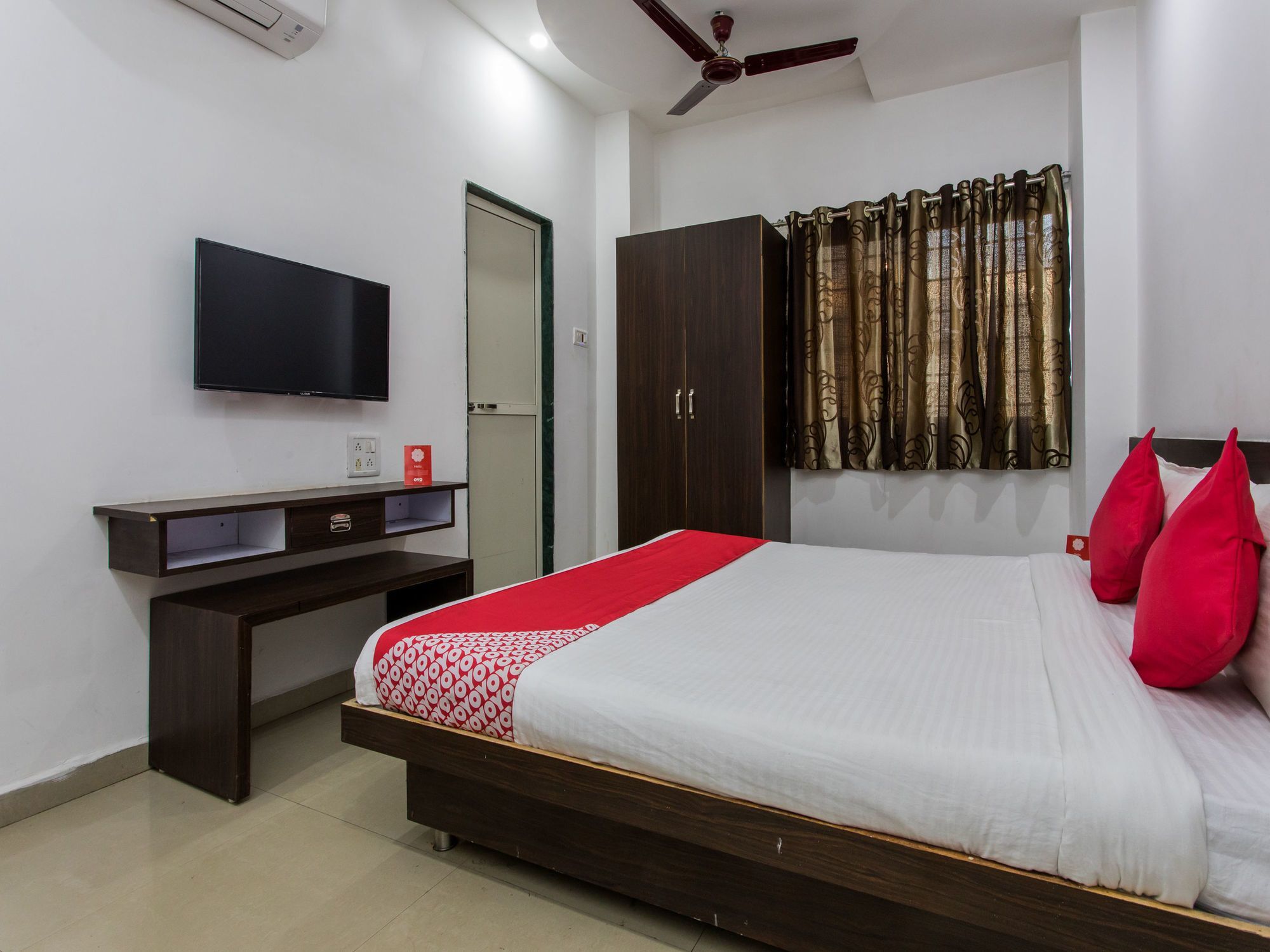 Oyo 9969 Hotel Kshipra Dham Uddzsaín Kültér fotó