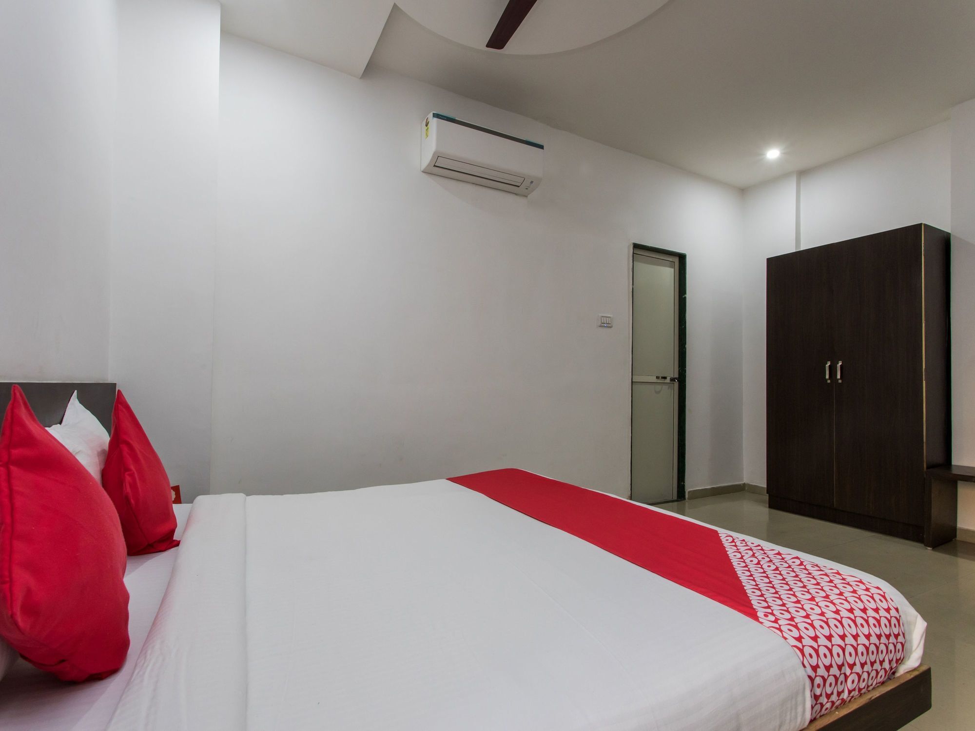 Oyo 9969 Hotel Kshipra Dham Uddzsaín Kültér fotó