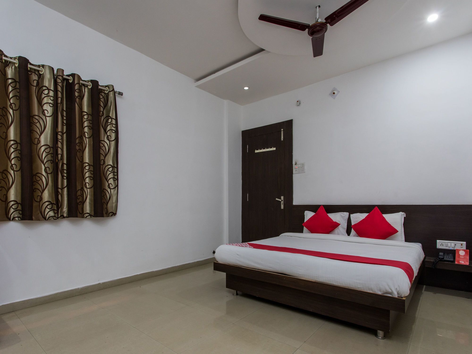 Oyo 9969 Hotel Kshipra Dham Uddzsaín Kültér fotó