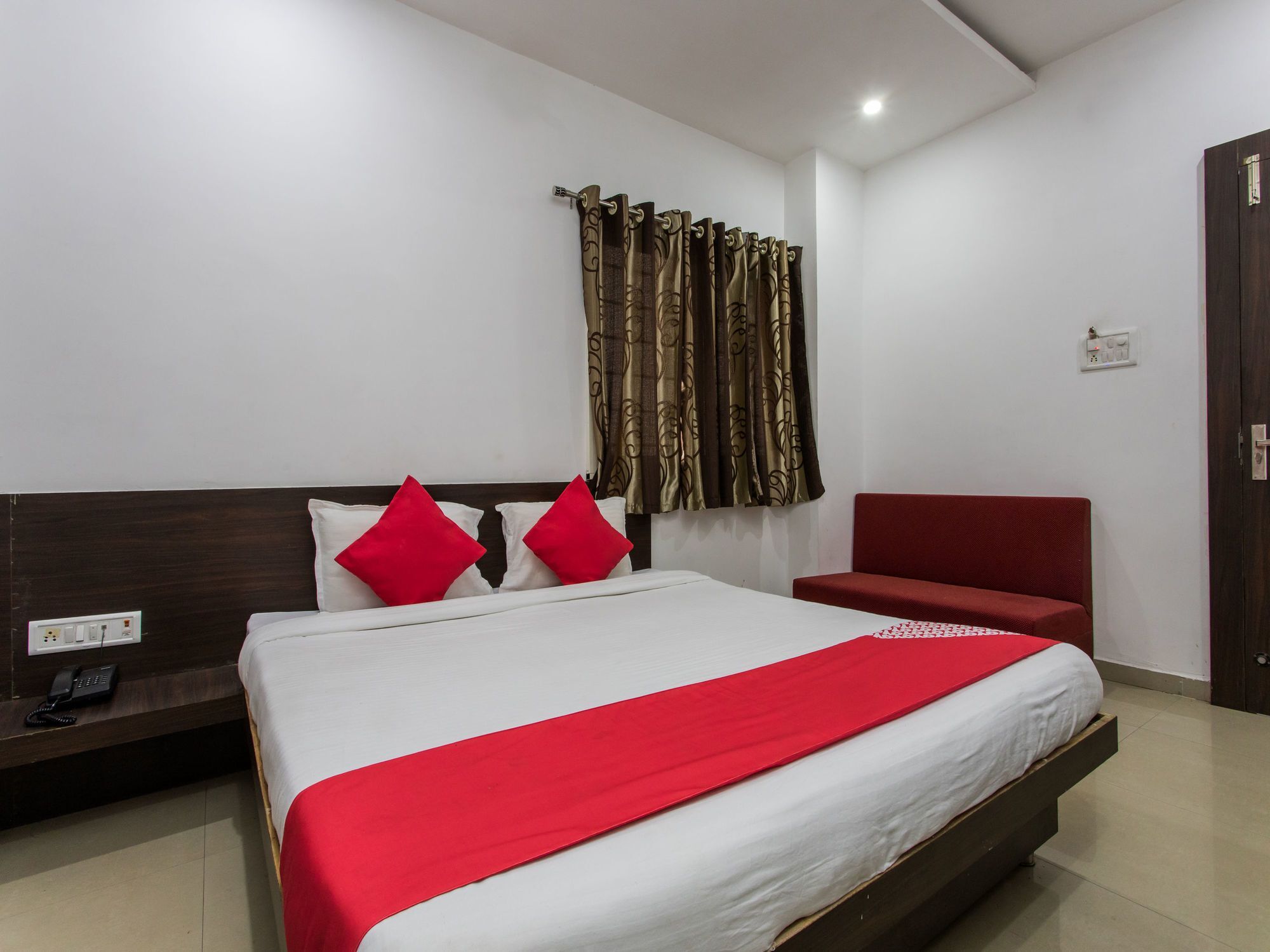 Oyo 9969 Hotel Kshipra Dham Uddzsaín Kültér fotó