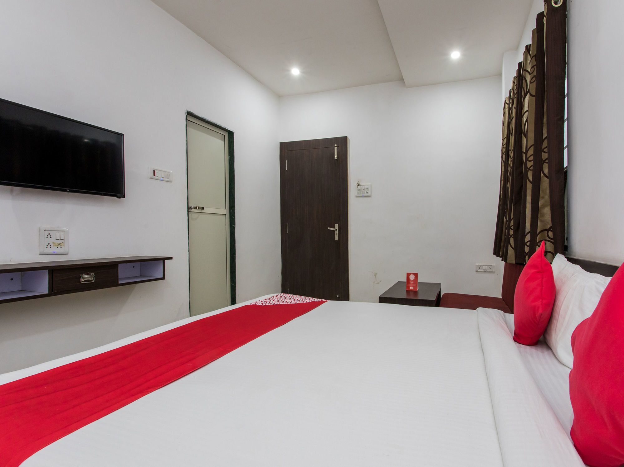 Oyo 9969 Hotel Kshipra Dham Uddzsaín Kültér fotó