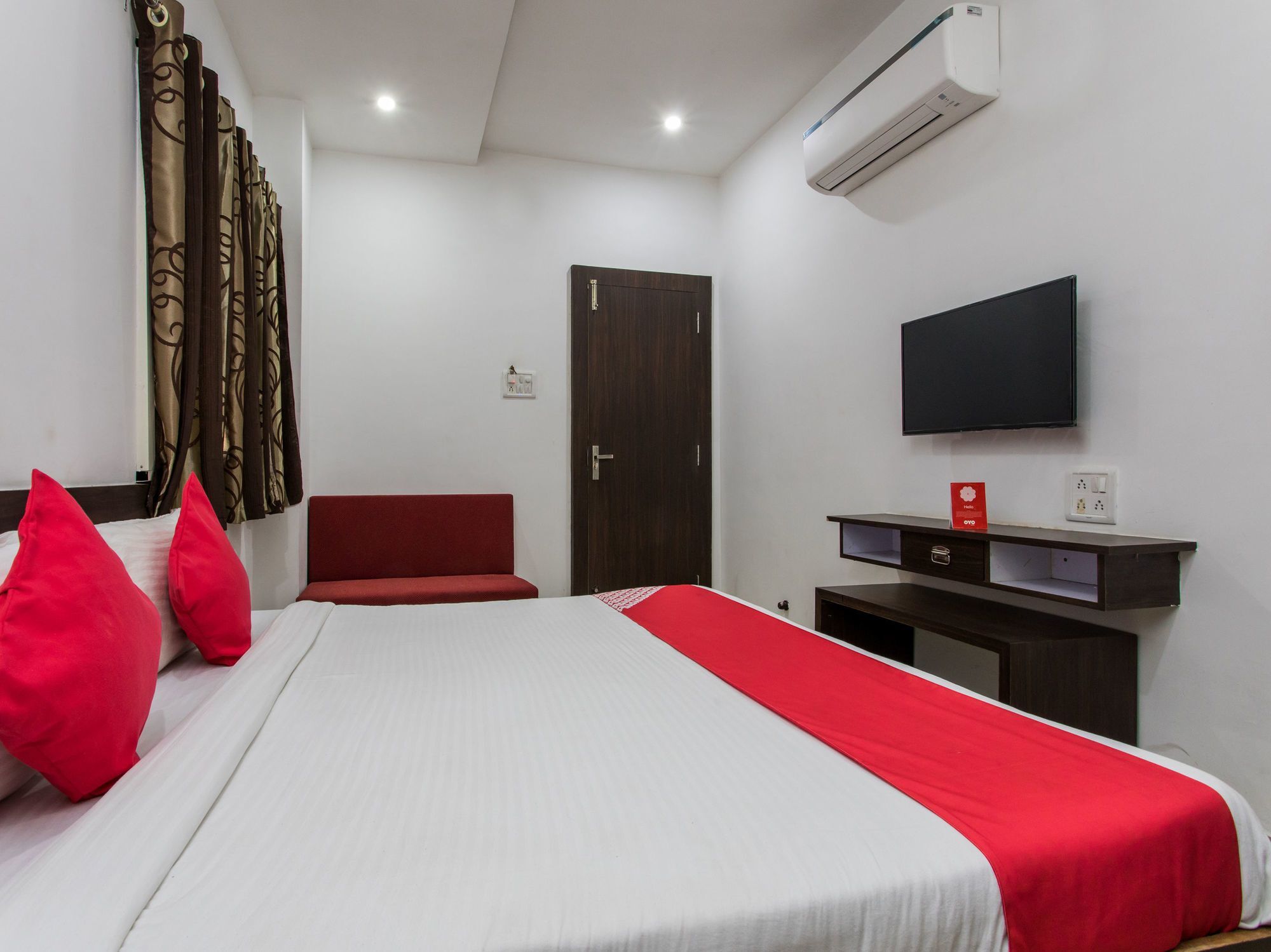 Oyo 9969 Hotel Kshipra Dham Uddzsaín Kültér fotó
